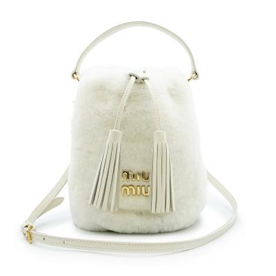 miu miu レディースショルダーバッグ（色：ホワイト系）｜バッグ