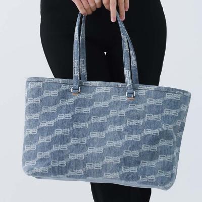 BALENCIAGA レディーストートバッグ(バッグ、小物素材:本革 BALENCIAGA レディーストートバッグ(バッグ、小物素材:本革