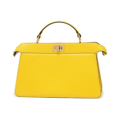 新品同様 FENDI ハンドバッグ X-LITE セレリア 2way イエロー 新品同様