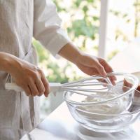 キッチンツール tower タワー シリコーンハンドル 泡だて器 先端浮く シリコン製 清潔 調理器具 調理ツール 山崎実業 正規品 6362 ホワイト | クラシモノ CDF