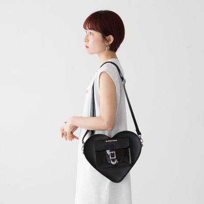 ハート型バッグ（Dr.Martens／レディースファッション