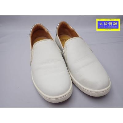 ugg ホワイトレザー　スリッポン 新品 UGG ホワイトレザースリッポン スニーカー アグ 25.0 - メルカリ