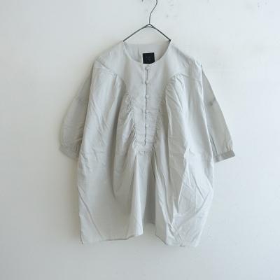 タンディ　オオカミとフクロウ　フリル付き薄ベージュコットンシャツ 20%OFF】オオカミとフクロウ フクロウと三拍子のブーケ“ブラウス