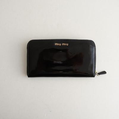 ミュウミュウ　長財布　リボン　ロゴプレート　がま口　三つ折り　レザー　ブラック 良品 ミュウミュウ がま口 ヴィンテージ レザー 長財布 ネイビー