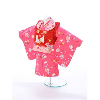 【着物】初節句　ピンク×エンジ 着物〉ピンク色 熨斗目花束の刺繍袴 〈袴〉エンジ色 シルエット柄着物 雛人形・ひな祭り