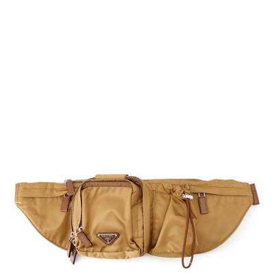 トライアングルポーチ（PRADA／ボディバッグ）｜バッグ | ファッション