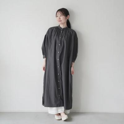 極美品 ユティリテ 切替ギャザー ロングシャツワンピース 北欧暮らしの道具店 スタッフの着用レビュー！3WAY後ろさがりギャザーワンピース - 北欧
