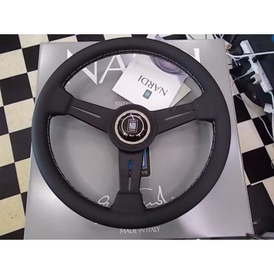 ナルディ クラシック レザー 330（NARDI／車、バイク、自転車）の商品