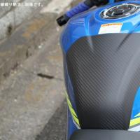 【メーカー在庫あり】 CSU0702TM スピードラ SPEEDRA タンクパッド 17年以降 GSX-R1000/R ドライカーボン 綾織艶消し SP店 | ヒロチー商事3号店