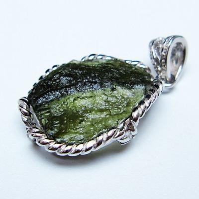 【ソーティング付】希少❣️3.9gモルダバイトペンダント k18】 希少 モルダバイト ペンダントトップ 18金 隕石 希少石 天 宇宙