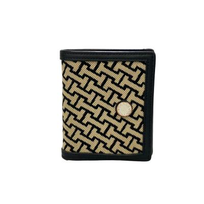 イアクッチ　iacucci レザー折り財布 フラップ式 10/17~予約スタート】ギフトにも自分のご褒美にもおすすめ