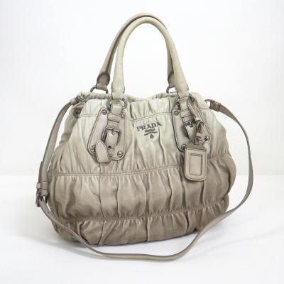 ⭐️PRADA⭐️プラダ ギャザー 2way ハンドバッグ ホワイト レザー プラダ バッグ 2way ギャザー（レディースバッグ） | ファッション の