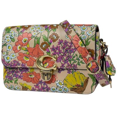 美品　COACH 花装飾 春夏かごバッグ COACH レディースバッグ（柄：花柄、フラワー）｜ファッション