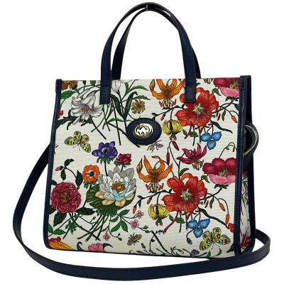 【未使用に近い】GUCCI フローラル　花　キャンバス　フラップ　スナップ 未使用に近い】GUCCI フローラル 花 キャンバス フラップ スナップ