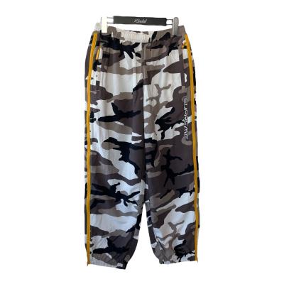 Supreme総ロゴトラックパンツシャカシャカパンツ　ナイロンパンツシュプリーム Supreme/シュプリーム】 ロゴ トラックパンツ その他ボトムス