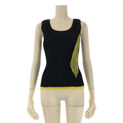 pleats please（ISSEY MIYAKE／レディースタンクトップ）｜トップス