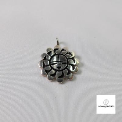 ホピ族 ティアドロップ型 シルバーペンダント インディアンジュエリー ホピ族 ティアドロップ型 シルバーペンダント インディアン