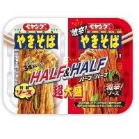 5/26限定+3％ 送料無料 まるか食品 ペヤング超大盛やきそば ハーフ&amp;ハーフ激辛 235g×12個（1ケース） | リカーBOSS