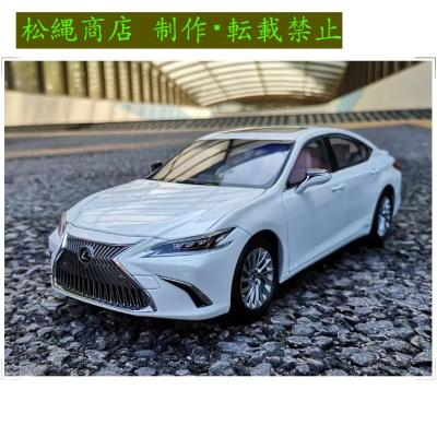 限定版1/18 レクサス ES300h模型　ミニカー　完成品　展示台付き 白 限定版1/18 レクサスES300H 模型ミニカー完成品 展示台付き 白