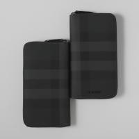 バーバリー BURBERRY ラウンドファスナー長財布 小銭入れ付き LG ZIG BRT ロングウォレット グレー メンズ 8070254-charcoal | モダンブルーYahoo!店