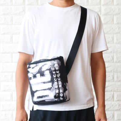 DIESEL メンズショルダーバッグ（柄：ロゴ）｜バッグ｜ファッション