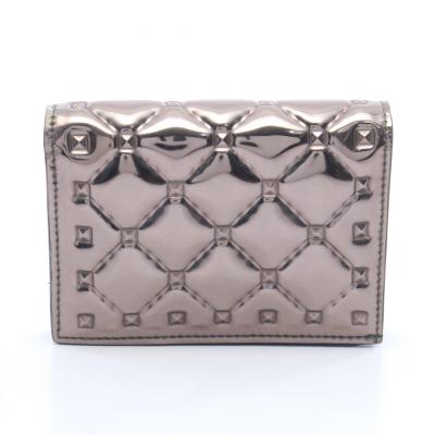 正規品♡最安値♡ヴァレンティノ　長財布　ロックスタッズ　オフホワイト　財布 赤のロックスタッズが◎。ヴァレンティノの長財布でツキを呼び込もう