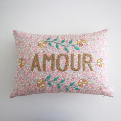 １点もの★新品◽️サオCSAOクッション＋中綿◽️フランス手刺繍リバティ 刺繍クッション【AMOUR】×リバティ | 商品一覧 | Plume d' oie