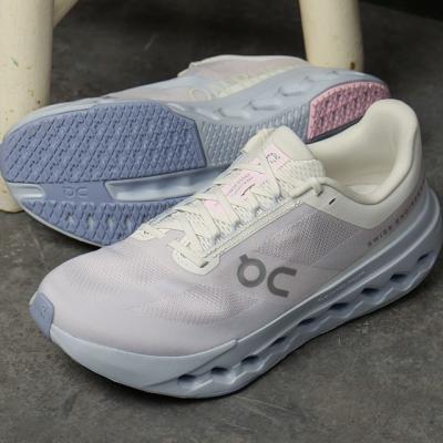 【美品】 on クラウドサーファー マックス 24.5 スニーカー ホワイト ウィメンズ Cloudsurfer Max | ホワイト | On 日本