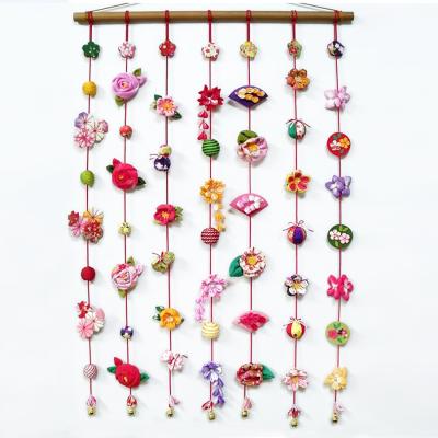 127 まみ　お正月タペストリー　ちりめん細工　吊るし飾り　吊るし雛古布 127 まみ お正月タペストリー ちりめん細工 吊るし飾り 吊るし雛