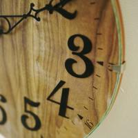 電波時計 おしゃれな掛け時計 木製の北欧テイストな壁掛け時計 