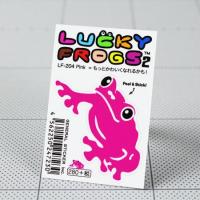 ステッカー 車 バイク おしゃれ かわいい ヘルメット ギター スケボー アメリカン雑貨 カエル 蛙 LUCKY FROGS 2 ピンク | U.S.JUNKYARD