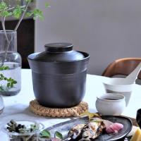 シンプルでおしゃれな炊飯用の土鍋［〈sarasa design × イブキクラフト〉ごはん鍋 三合炊］ | sarasa design store