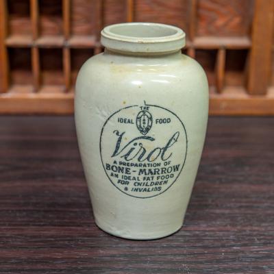 こむぎんこ　イギリス アンティーク virol 陶器ボトル　大小2個セット こむぎんこ様専用 イギリス アンティーク virol 陶器ボトル 大小