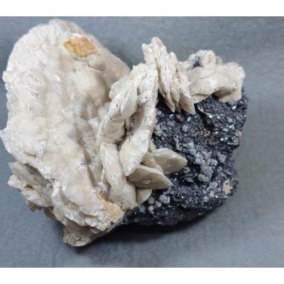 ラピスラズリ　球体　蛍光鉱物　直径約8.5cm重さ約900g ハート　天然石 ラピスラズリ 球体 蛍光鉱物 直径約8.5cm重さ約900g ハート 天然石