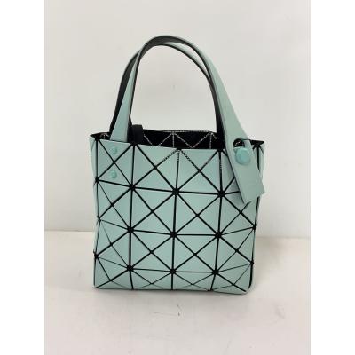 イッセイミヤケ バッグ バオバオ（ISSEY MIYAKE）（色：グリーン系）の