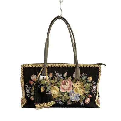 【極美品】シンクビー　トートバッグ　ハンド　花　コサージュ　ビジュー　人気商品 極美品】シンクビー トートバッグ ハンド 花 コサージュ
