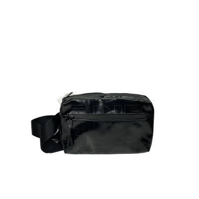 DIESEL メンズショルダーバッグ（柄：ロゴ）｜バッグ｜ファッション