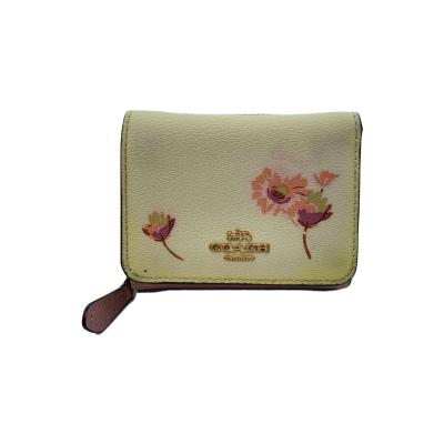 コーチ 財布 花柄 三つ折りの商品一覧 通販 - Yahoo!ショッピング コーチ 財布 花柄 三つ折りの商品一覧 通販 - Yahoo!ショッピング
