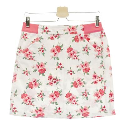 新品 タグ付き マンシングウェア 花柄ミニスカート ゴルフウェア Munsingwear ゴルフ スカート（色：ホワイト系）｜レディースウエア