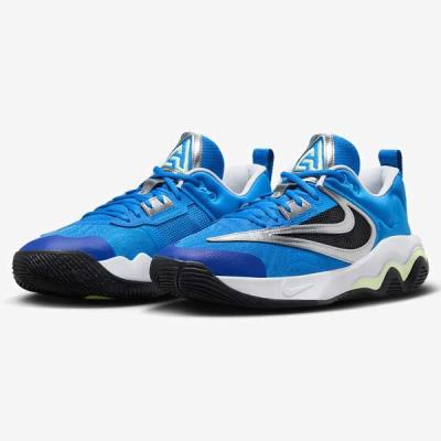 NIKE バッシュ、バスケットボールシューズ(色:ブルー系)の NIKE バッシュ、バスケットボールシューズ(色:ブルー系)の