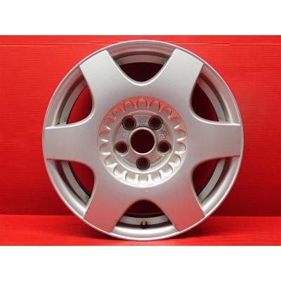 ニュービートルアルミホイル美品 ニュービートル クラシックアルミホイール 16-6.5J+38 ベーシック4本