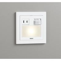 オーデリック OB255032P1 LEDフットライト 人感センサON-OFF型 非調光 電球色 コンセント付 照明器具 内玄関・廊下向け | タカラマート