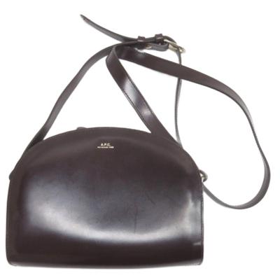 A.P.C. ハーフムーン ショルダーバッグ ブラック　エナメル チェーン　黒 APC ハーフムーンバック ブラックA.P.C. ハーフムーン ショルダー