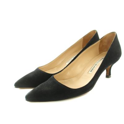 【極美品】マノロブラニク ハイヒール 黒 エナメル ポインテッドトゥ 37.5 高級✨マノロブラニク エナメル パンプス 黒 37.5 ヒール ポインテッドトゥ