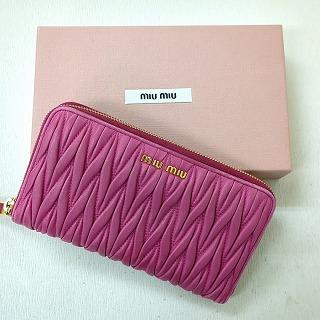 ｍiuｍiu ミュウミュウ マドラス 三つ折り財布 ピンク レザー 5ML014 ミュウミュウ MIUMIU 財布 miu miu ピンク 財布 マドラス - メルカリ