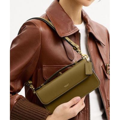 COACH レディースショルダーバッグ（色：グリーン系）｜バッグ