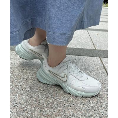 【新品】大人気！ナイキ V2K RUN 23cm ペールアイボリー スニーカー NIKE / V2K RUN（26～28.5cm）（スニーカー）｜NIKE（ナイキ）の