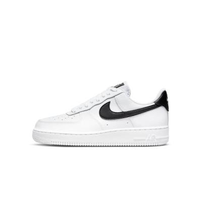 ナイキ スニーカー（NIKE／レディースファッション）（色：ホワイト系 