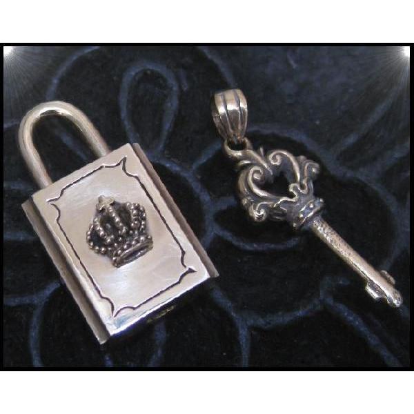 ブラスクラウンキー開閉可 王冠 カギ