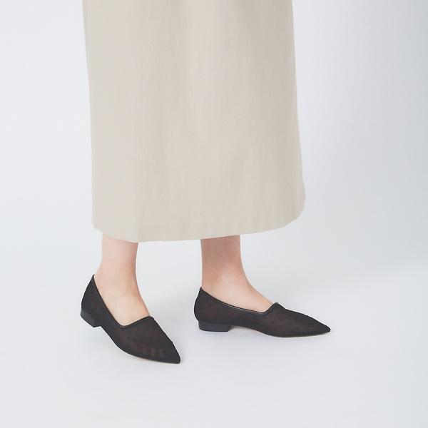 【LAROUTE】ポインテッドトゥ 甲深フラットパンプス